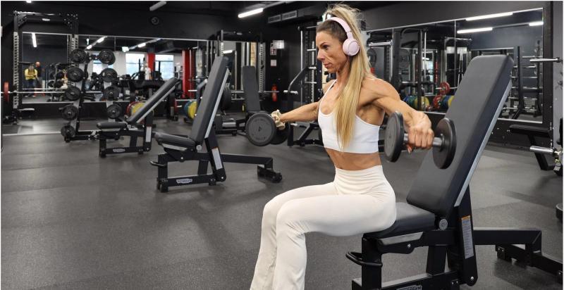 gallery-client-shoulder-lateral-raises-gym